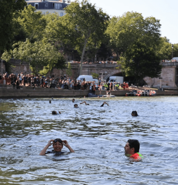 Mer Paryża Anne Hidalgo wykąpała się w Sekwanie. Jak przebiegają przygotowania do Igrzysk Olimpijskich w Paryżu?
