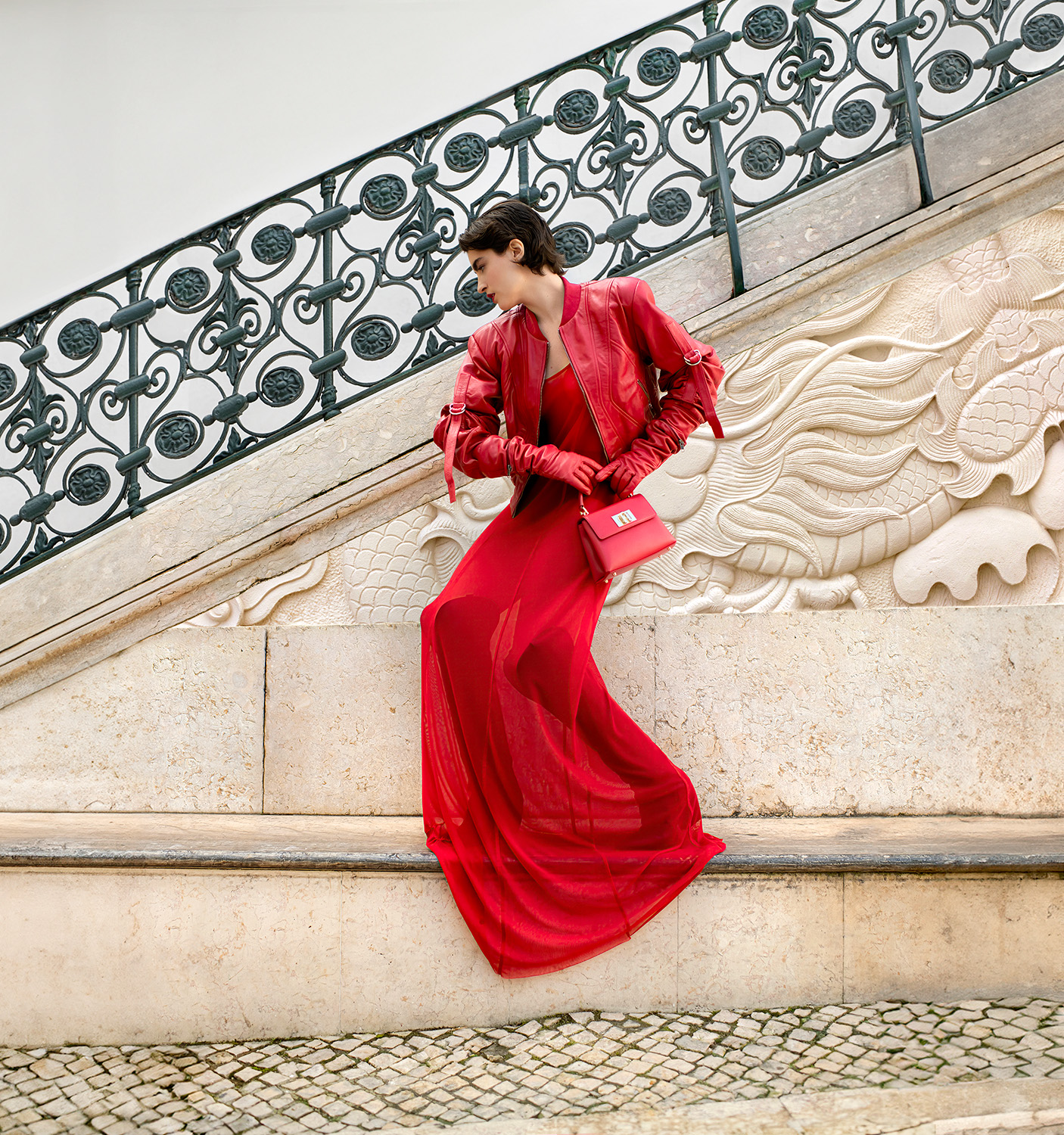 Bordo, burgund i karmazyn, czyli o czerwieni, królowej jesienno-zimowych trendów i bohaterce nowej kampanii ANSWEAR