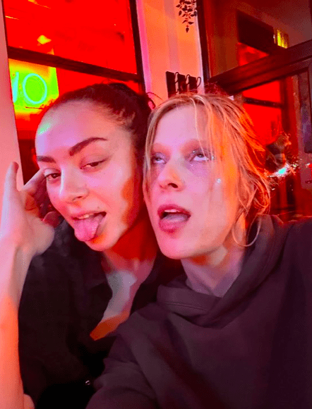 Charli XCX nakręciła w Polsce film – a w nim polska aktorka! Mamy szczegóły