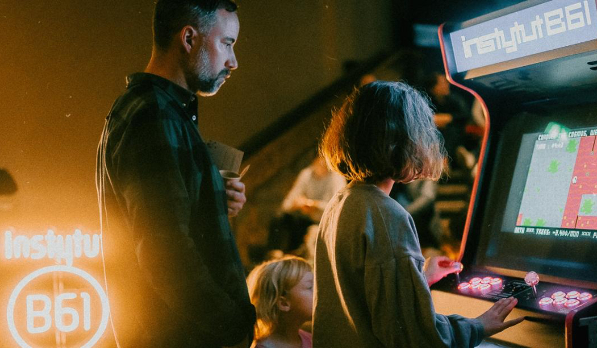 „Zasada kopernikańska” podbija świat. Rozmawiamy z Janem Świerkowskim – kuratorem wystawy, astrofizykiem