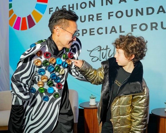 Najmłodszy stylista gwiazd ma 7 lat – w jego projektach chodzi Sharon Stone