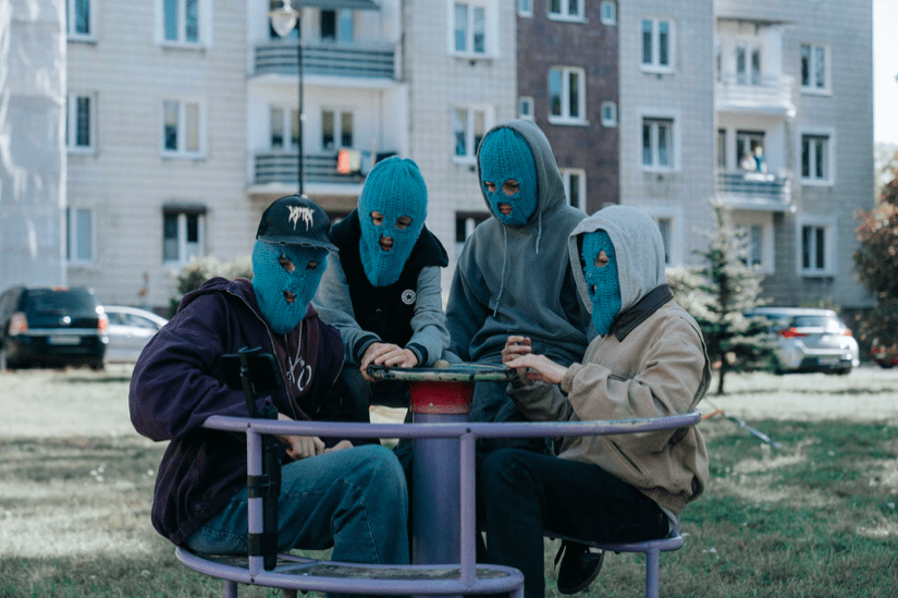 Ministranci walczą o sprawiedliwość jak Batman w filmie reżysera „Cichej nocy”  [ZDJĘCIA]