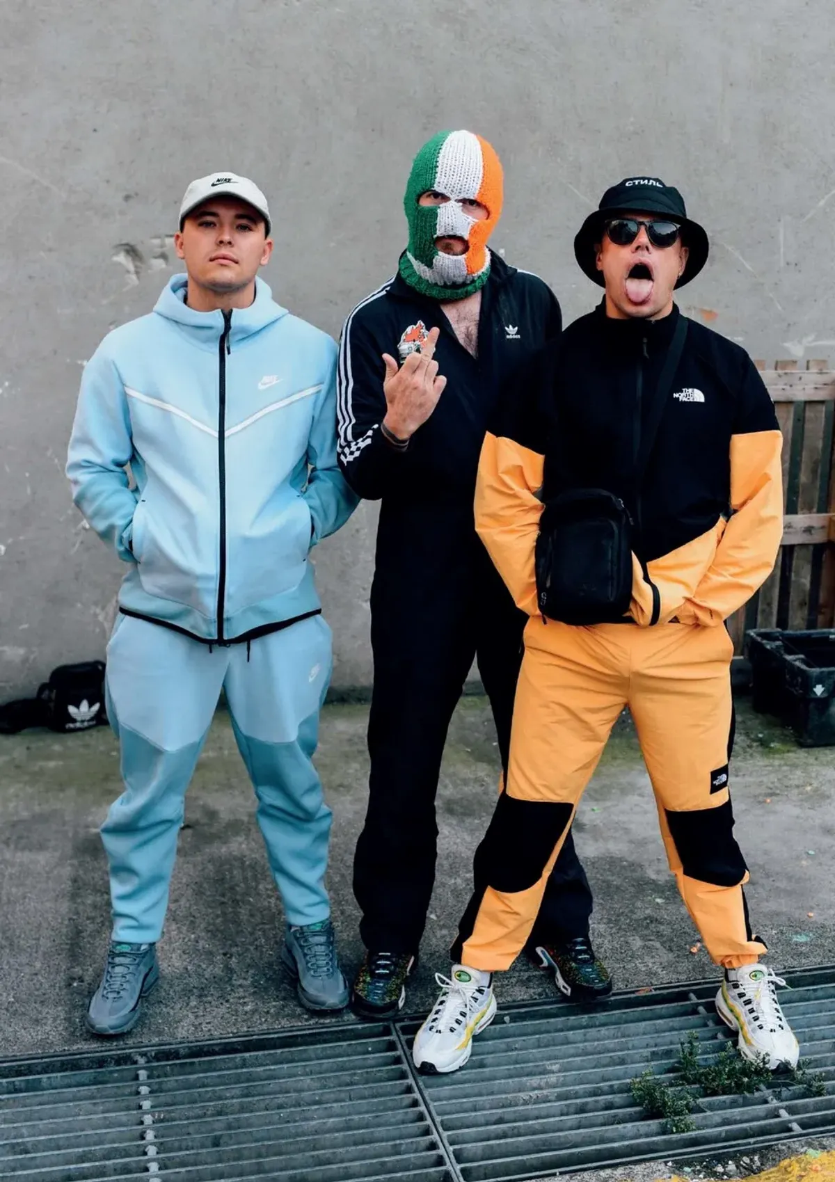 Ta inna historia o Belfaście. Recenzja irlandzkiego komediodramatu „Kneecap. Hiphopowa rewolucja”