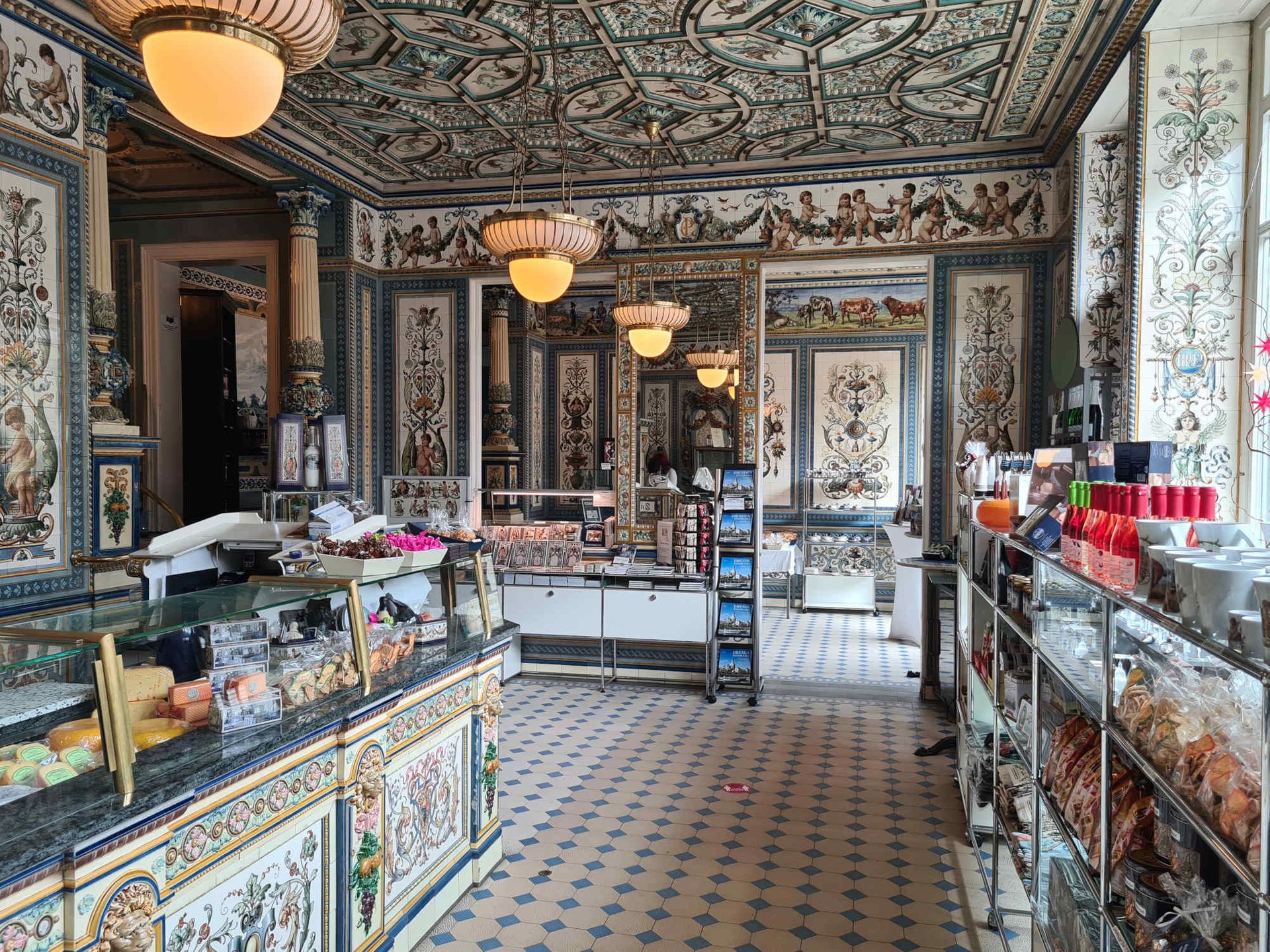 Najpiękniejszy sklep świata – tylko godzinę drogi od Polski!