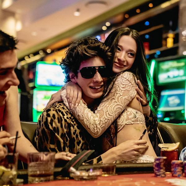 Kopciuszek w brooklyńskim klubie ze striptizem – amerykański komediodramat „Anora” [RECENZJA]