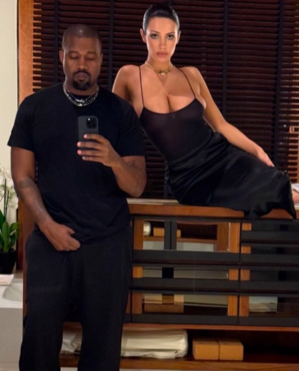 Naga Bianca Censori na tegorocznym rozdaniu nagród Grammy – raper przerywa ciszę