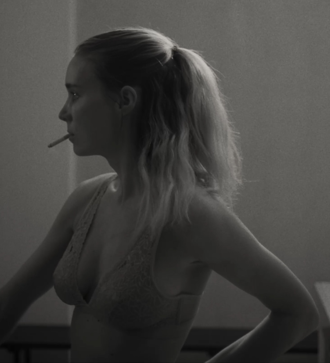 Nowy film z Rooney Marą sprawi, że opadnie wam szczęka. Gastro-koszmar i dekonstrukcja amerykańskiego snu [RECENZJA]