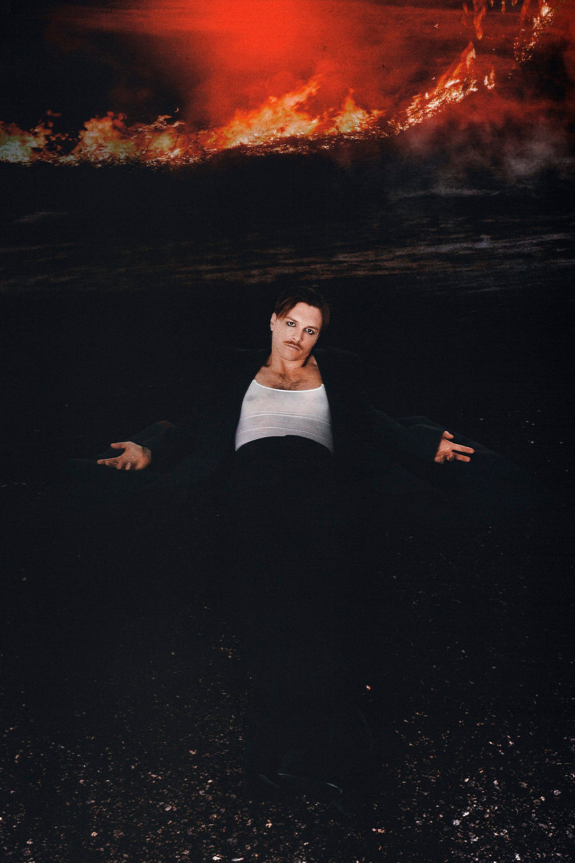 Tomasz Włosok: „Długo myślałem o sobie jak o niespecjalnie mądrym gościu. To była moja motywacja do zajęcia się aktorstwem” [WYWIAD I SESJA]