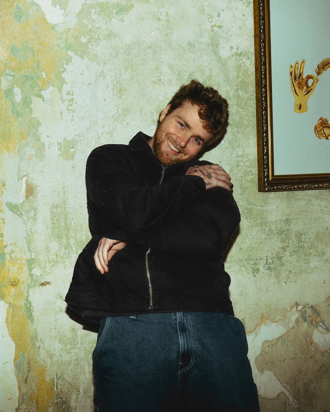 Alex Warren: „5 czy 6 lat temu byłem bezdomny”. Dziś śpiewa z Jonasem, koncertuje po świecie i podbija TikToka [WYWIAD]