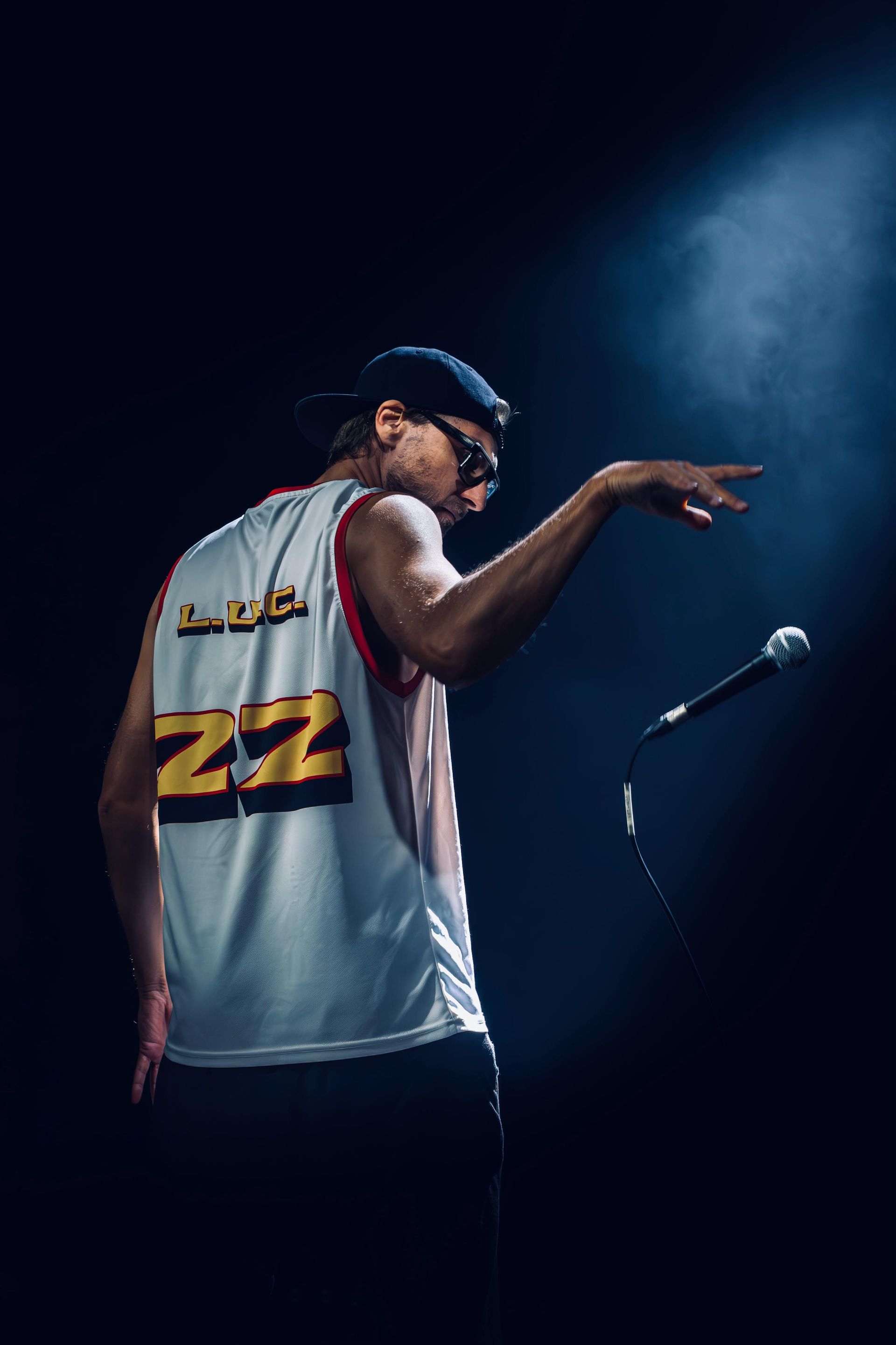 „Szanujemy celebrytów i powielaczy bardziej od wizjonerów i prekursorów” – rozmawiamy z  Łukaszem L.U.C. Rostkowskim