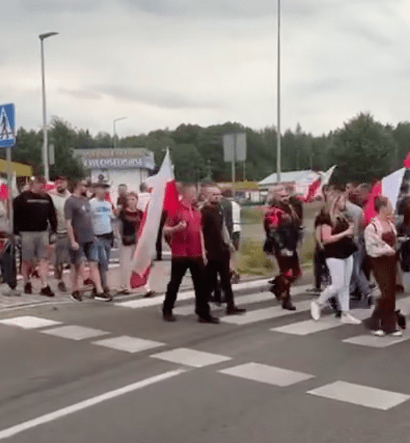 Polacy-wolontariusze pilnują granicy przed migrantami. „Dziękuję Wam jako matka i kobieta” [WIDEO]