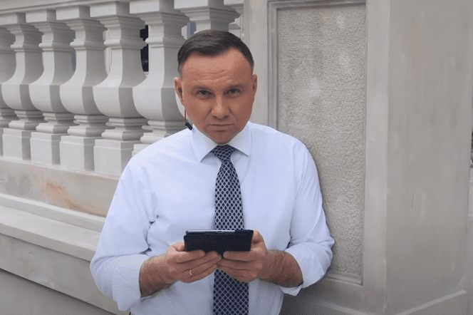 Andrzej Duda i „Debil. Studium przypadku”. Książka o prezydencie wycofywana z EMPiKu