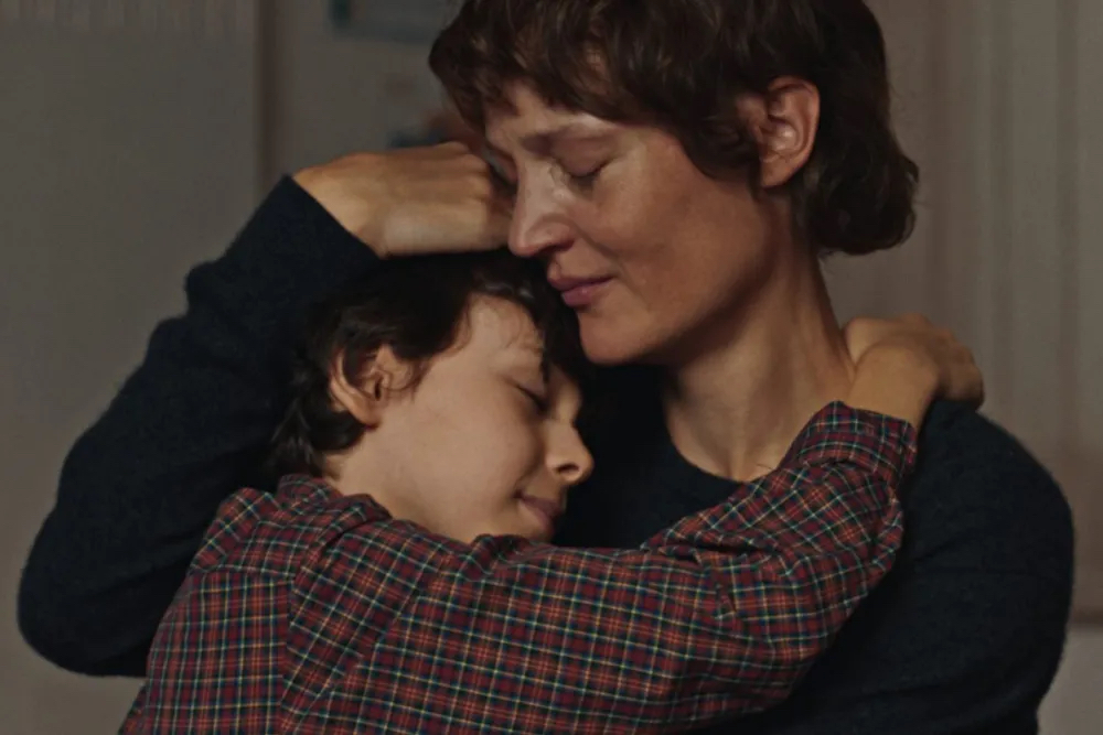 Vicky Krieps: „Krytykowano mnie za niezależne myślenie i wychowywanie dzieci po swojemu” [WYWIAD]