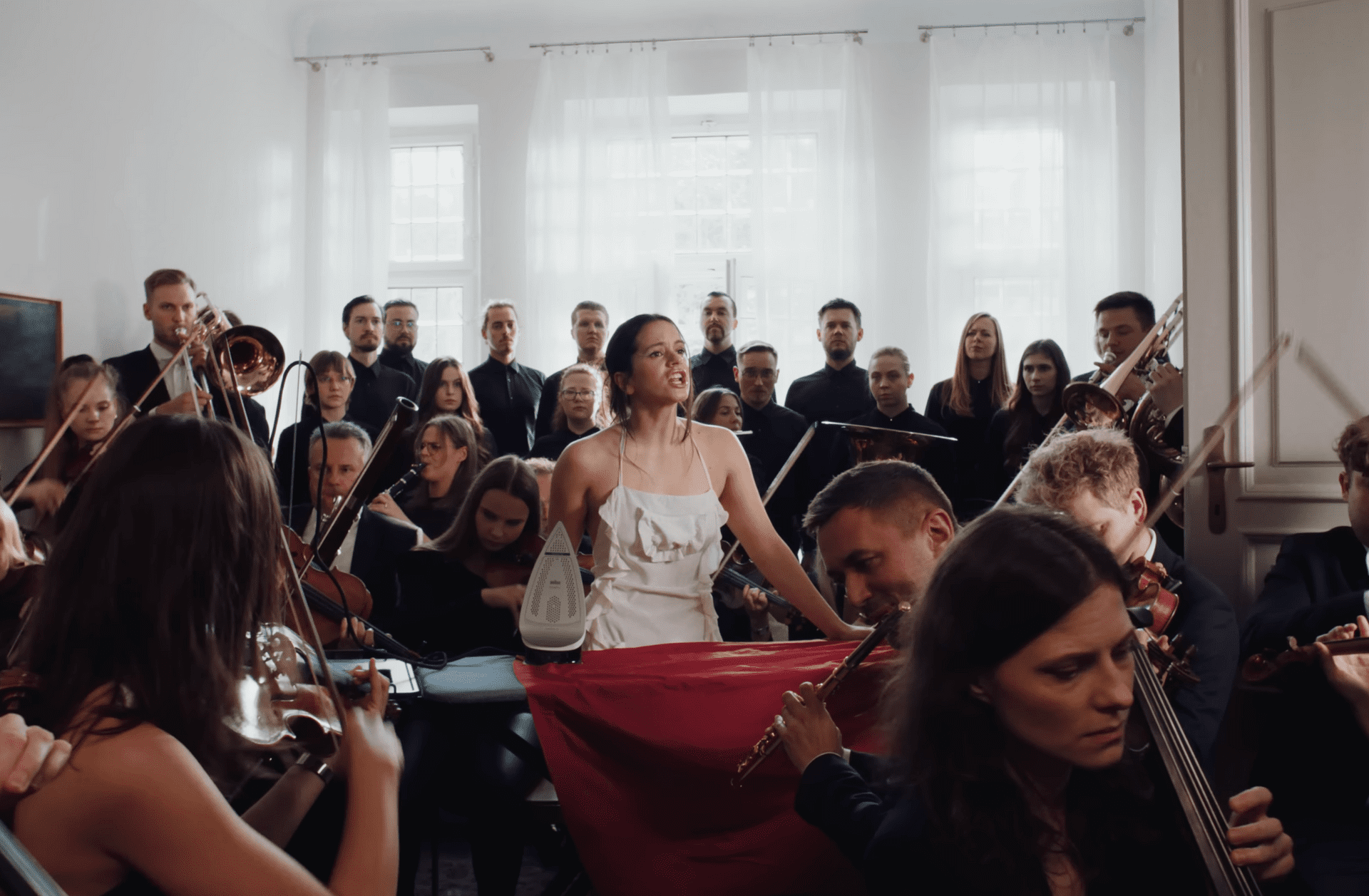 Rosalía w Warszawie. Teledysk, który zachwycił świat