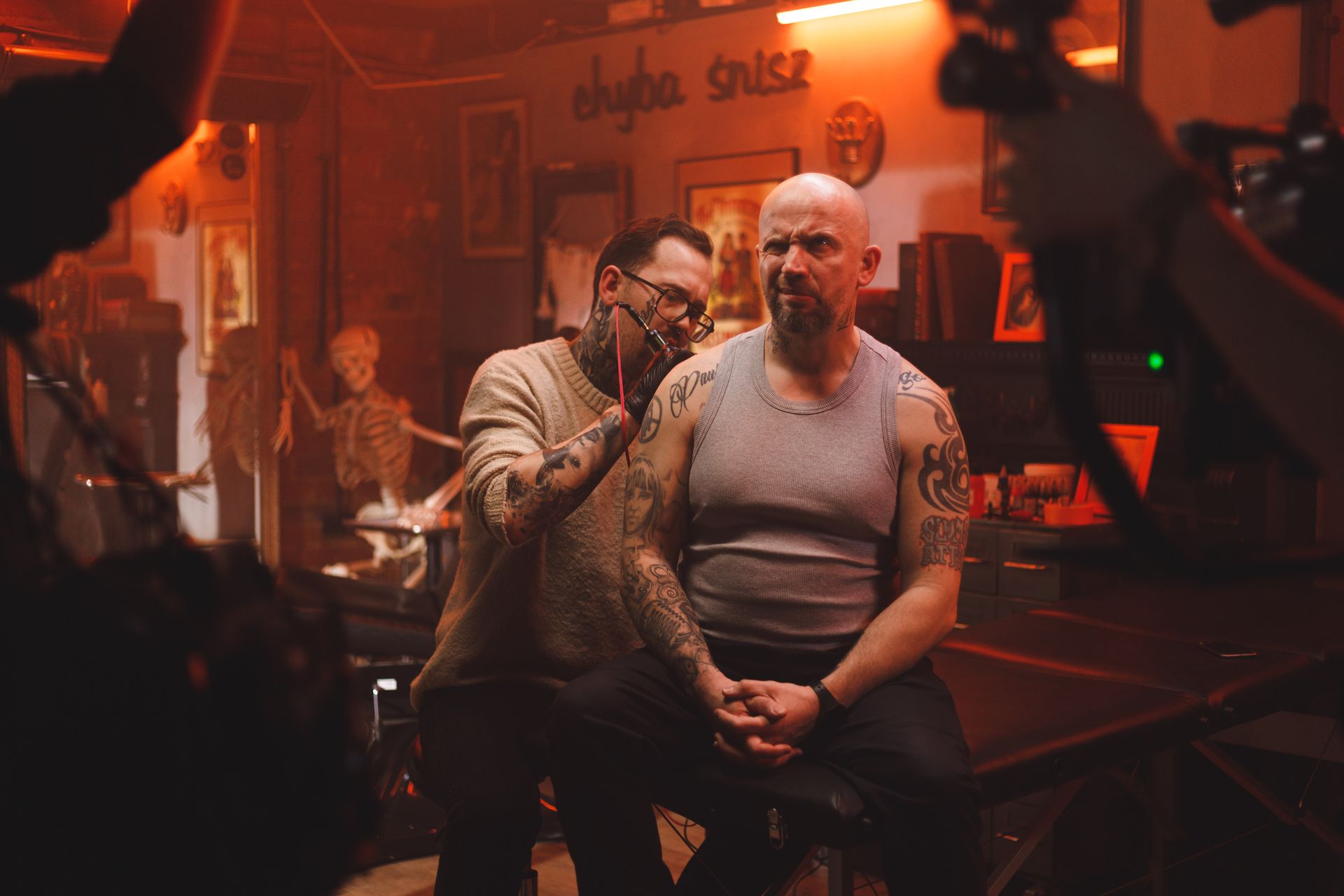 Tego się nie spodziewaliście: Peja promuje weganizm, robiąc sobie „roślinny” tatuaż