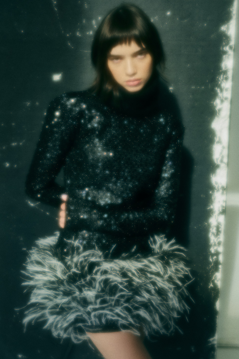 Sukienka MMC studio design, buty Miista, podkolanówki Wolford