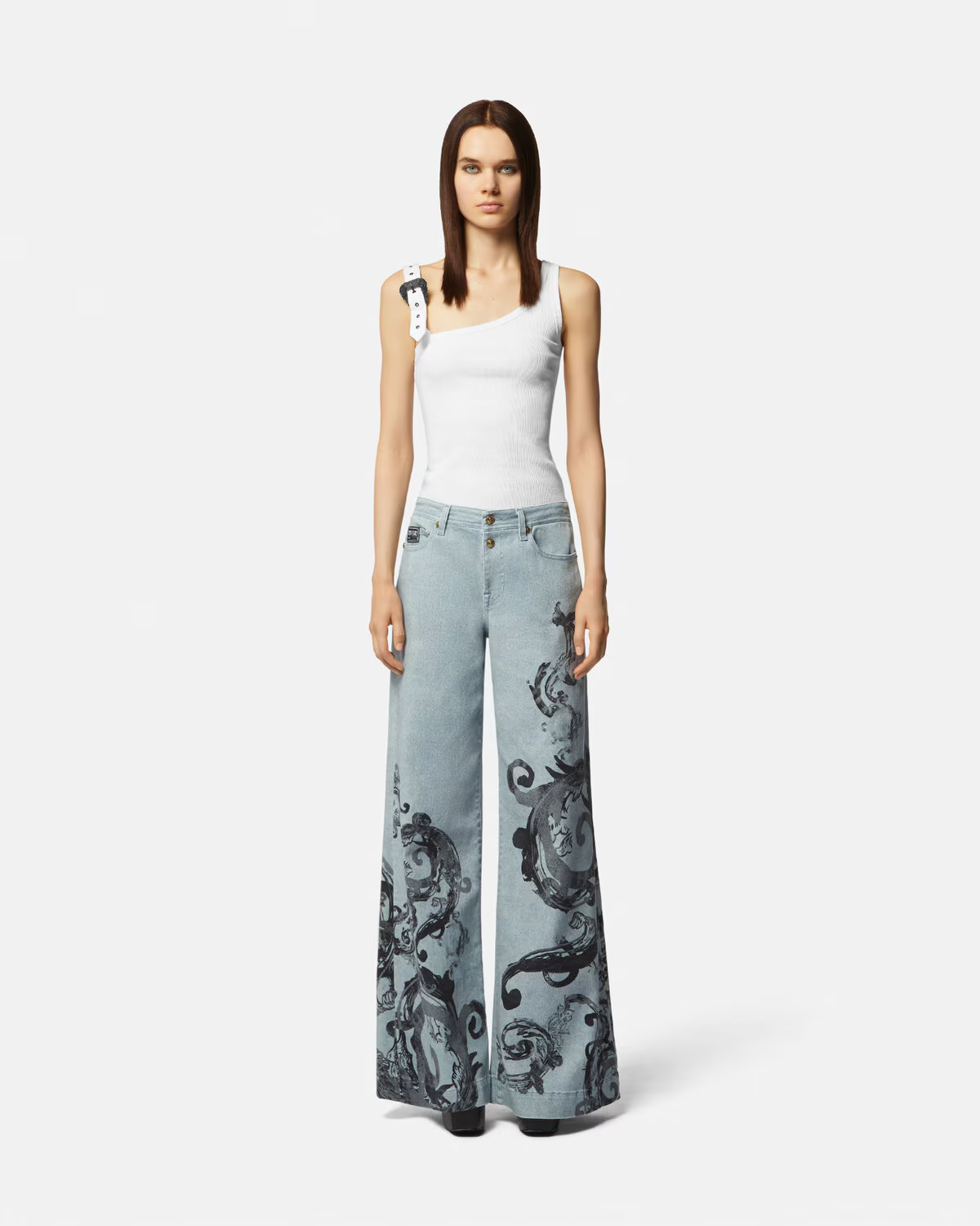 15 romantycznych i ekstremalnie stylowych zachwytów z nowej kolekcji Versace Jeans Couture