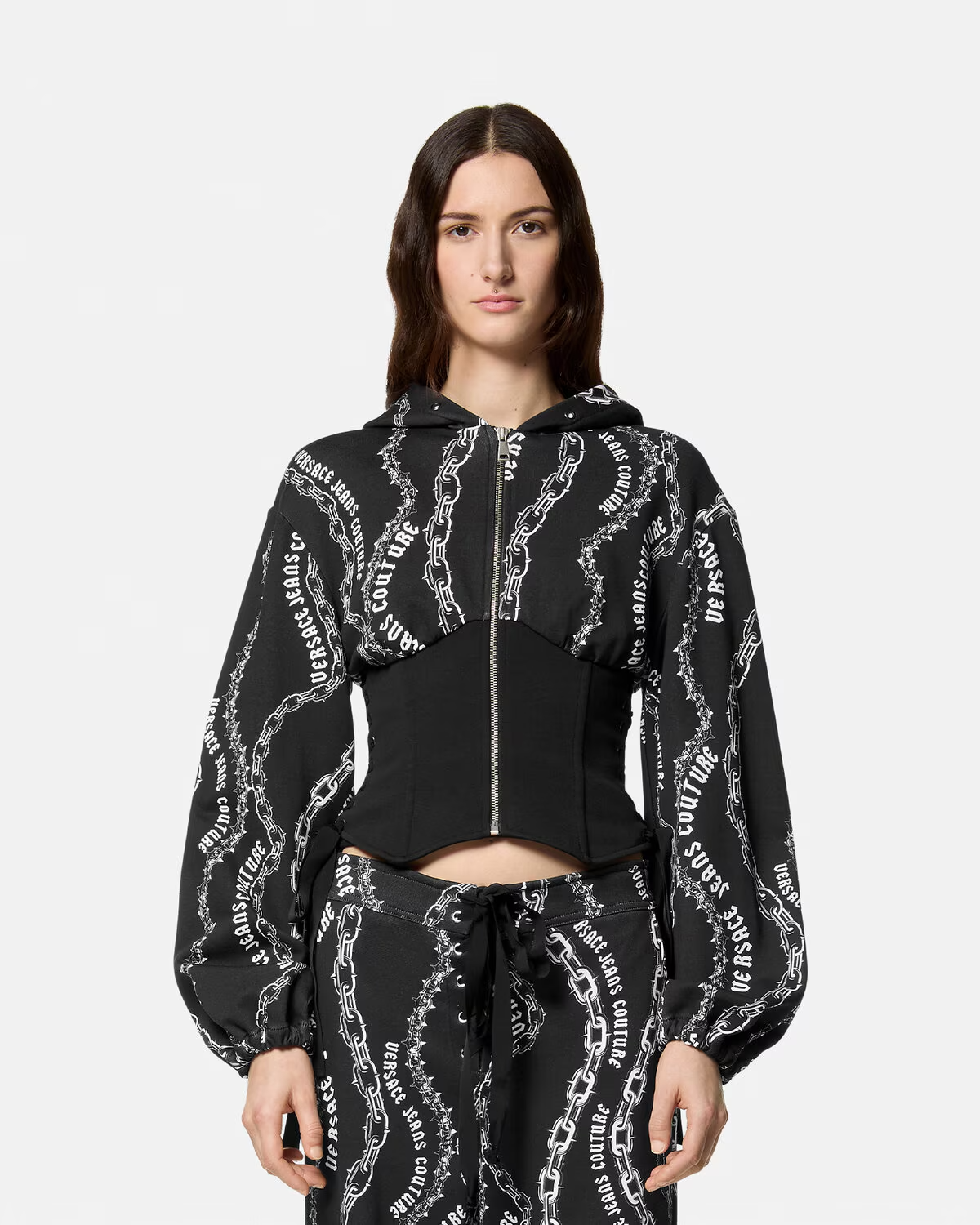 15 romantycznych i ekstremalnie stylowych zachwytów z nowej kolekcji Versace Jeans Couture