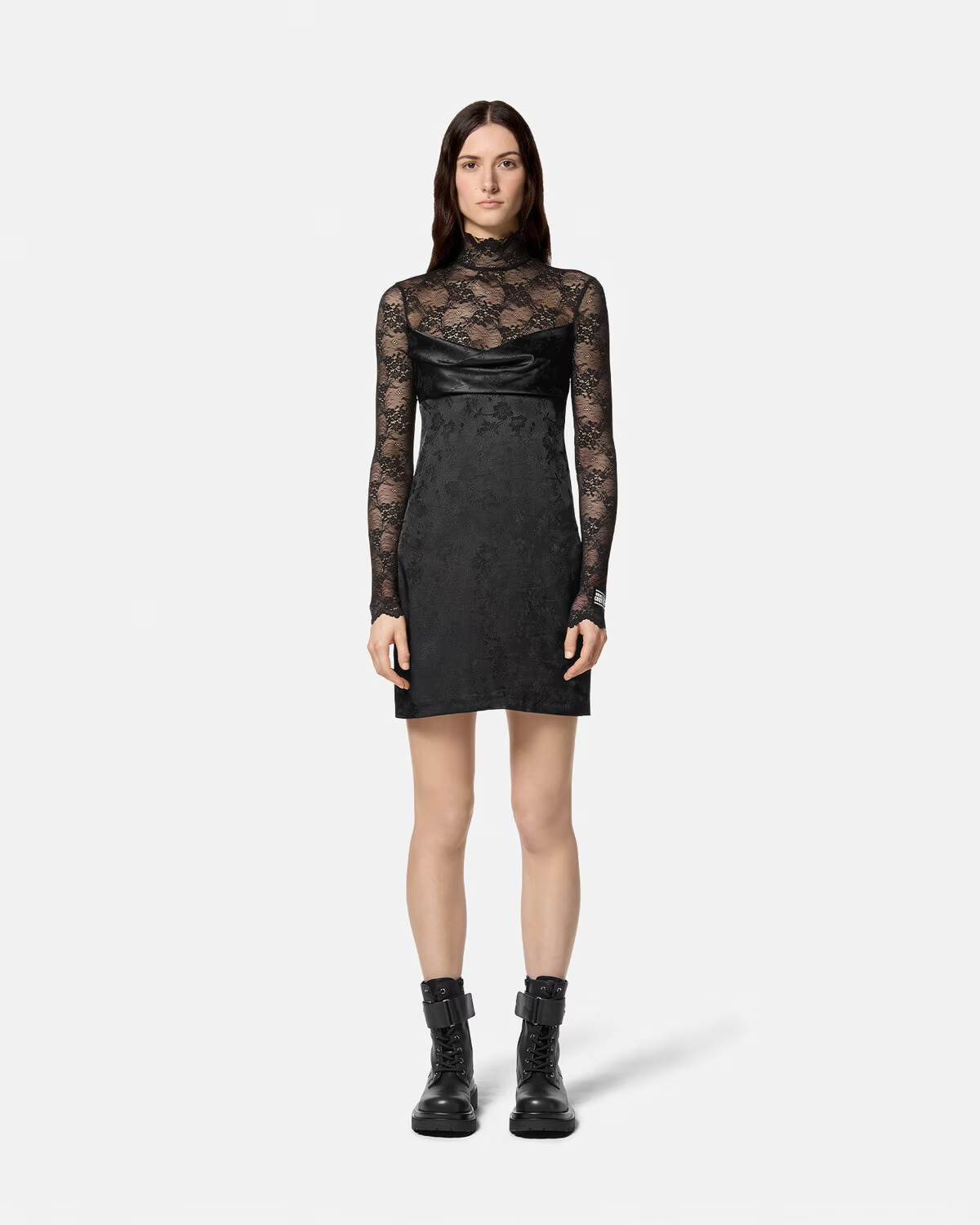 15 romantycznych i ekstremalnie stylowych zachwytów z nowej kolekcji Versace Jeans Couture