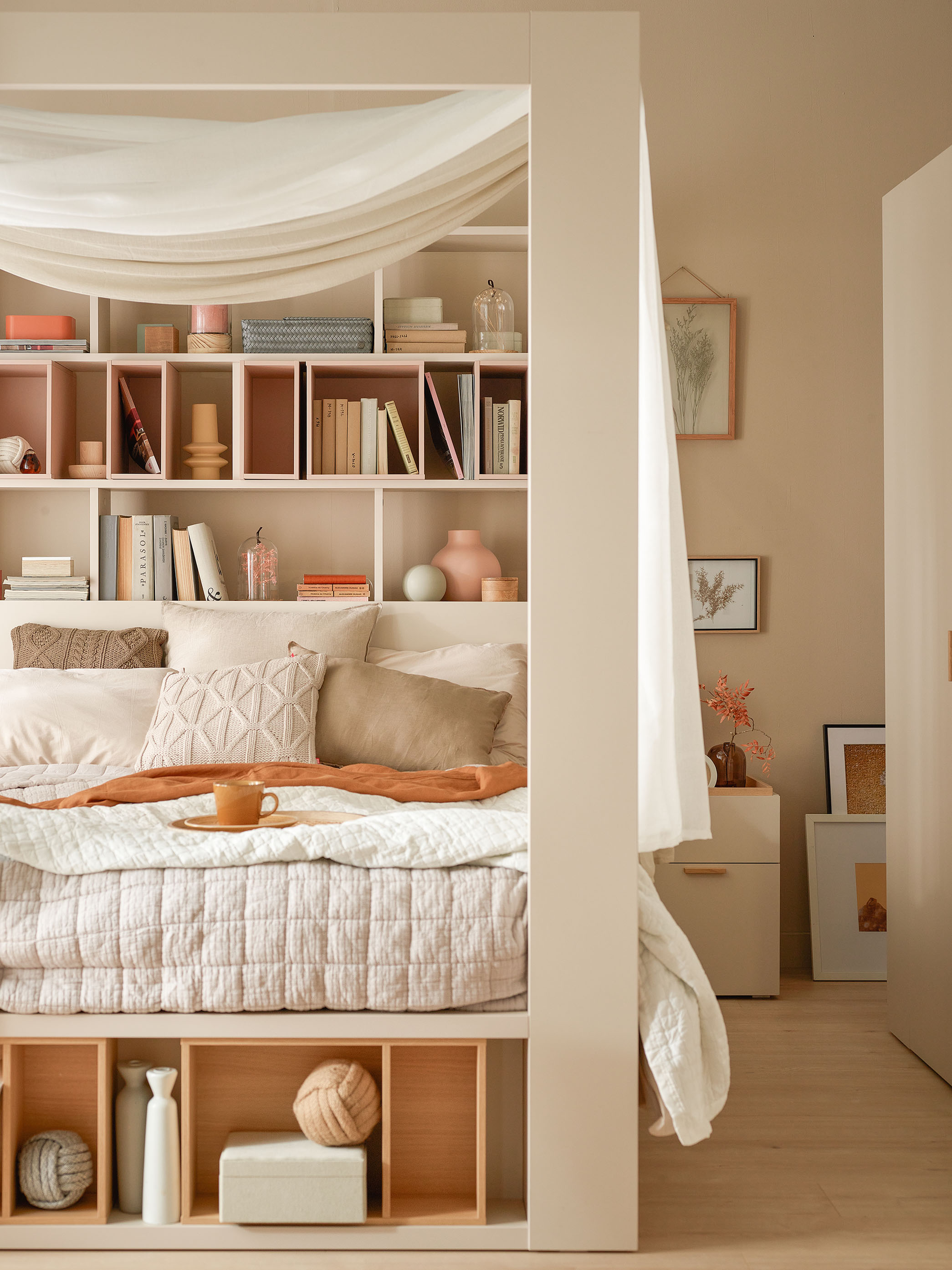 Łóżko z baldachimem