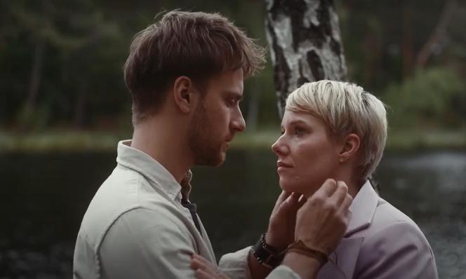 7. „Dzisiaj śpisz ze mną”