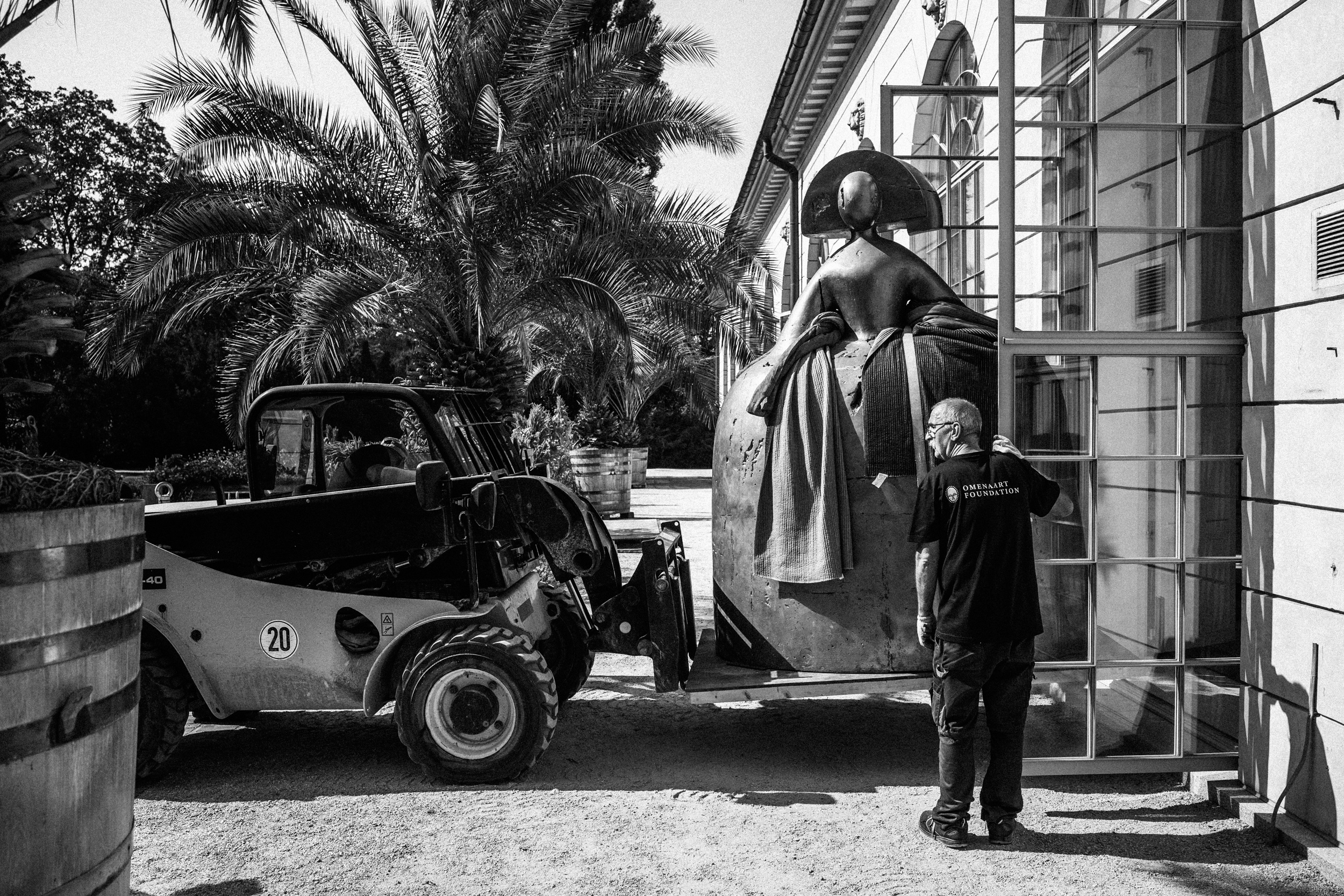 Hiszpańska królowa Reina Mariana wita gości w Ogrodzie Muzeum Pałacu w Wilanowie