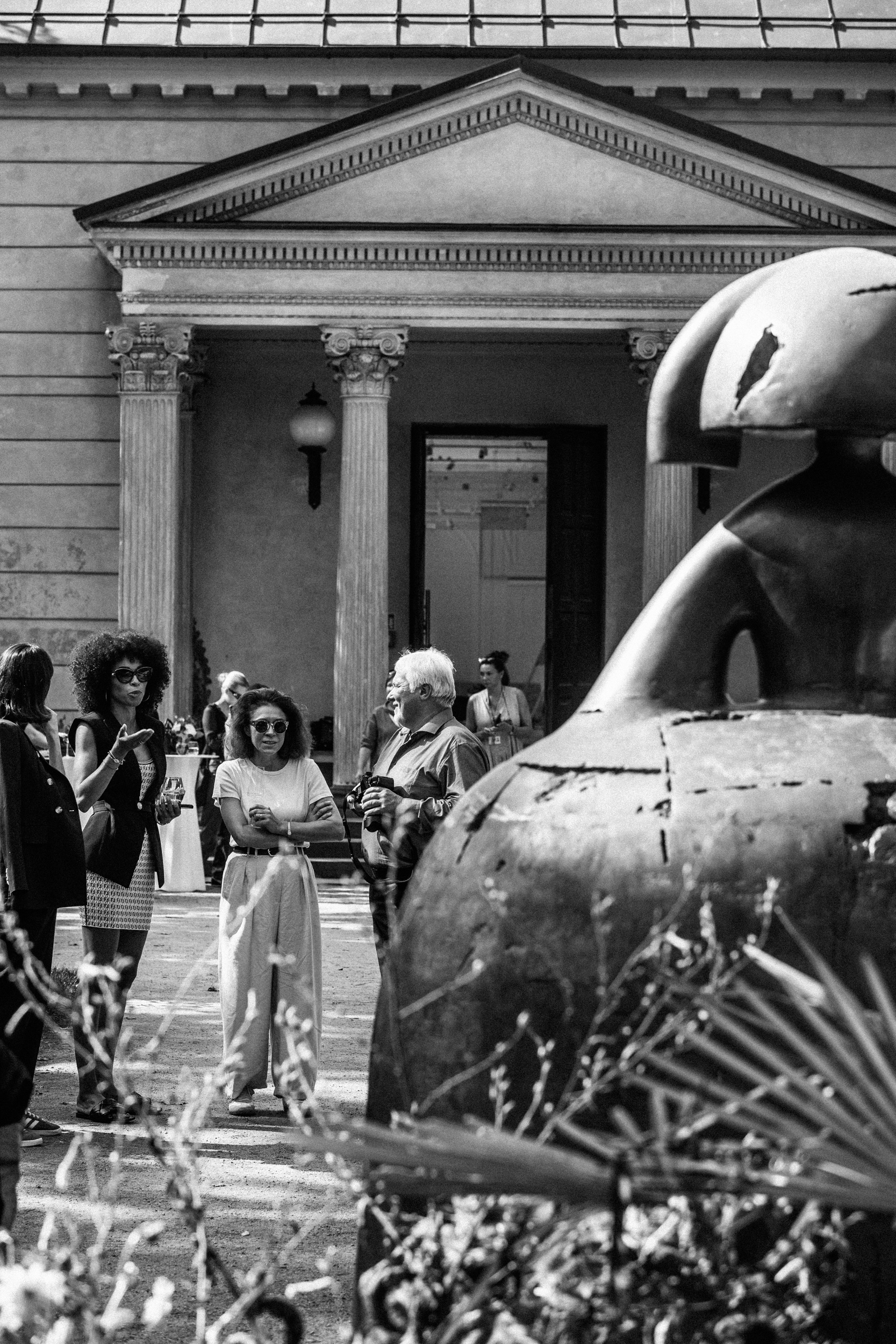 Hiszpańska królowa Reina Mariana wita gości w Ogrodzie Muzeum Pałacu w Wilanowie